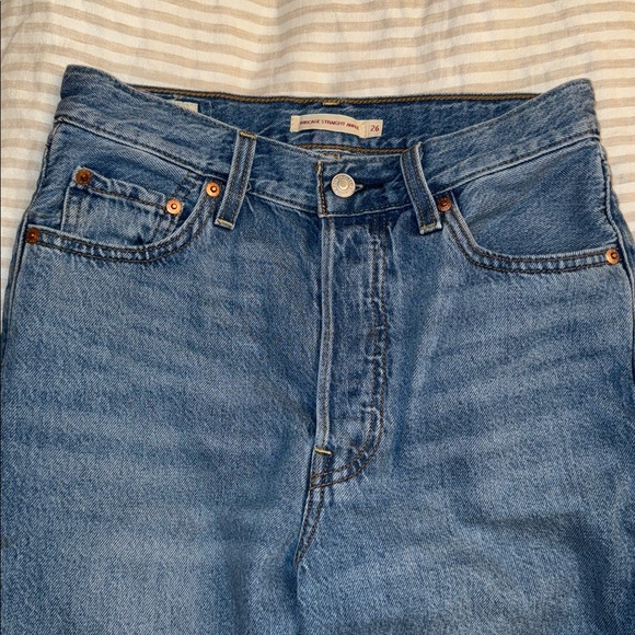 Levi’s Ribcage Straight Ankle Jeans - Picture 4 of 7